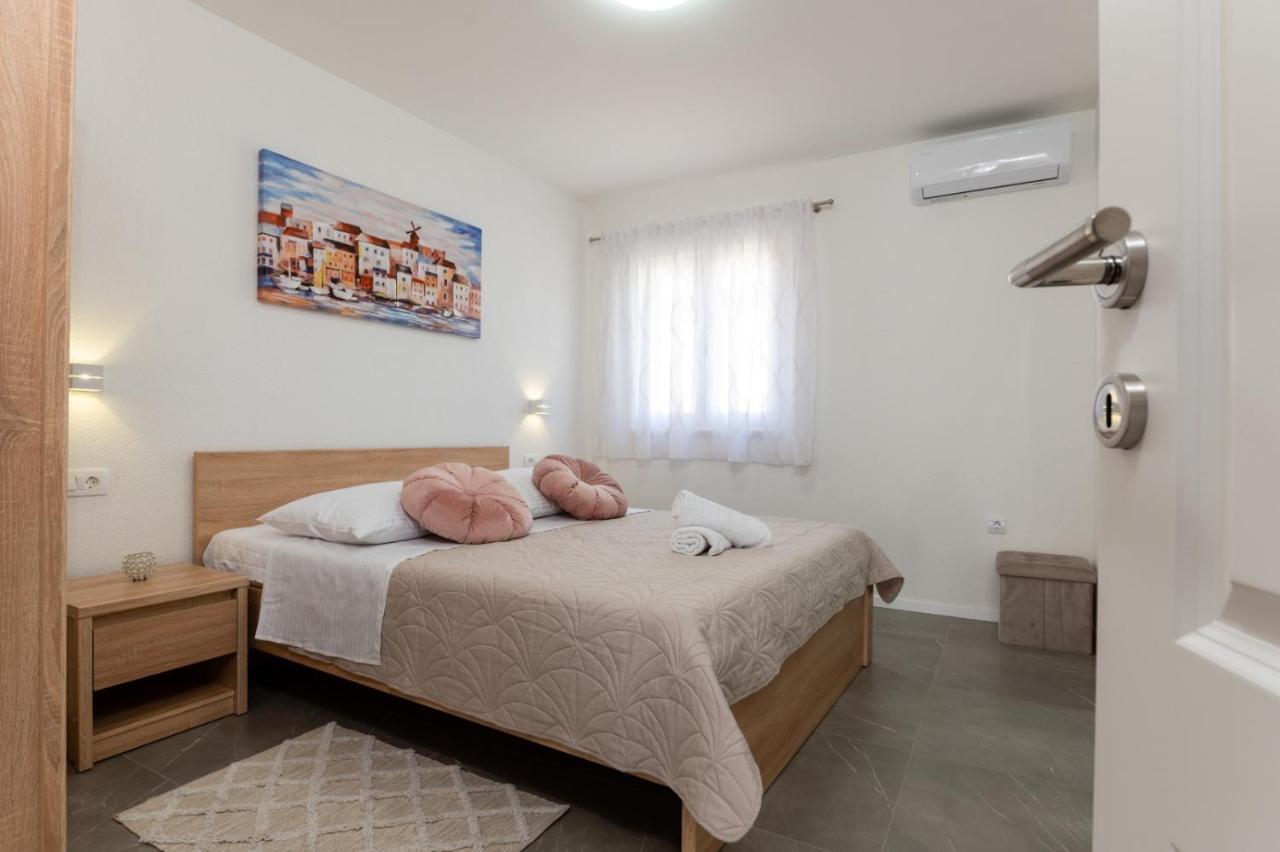 Apartment Vuletin Kaštela Exteriör bild