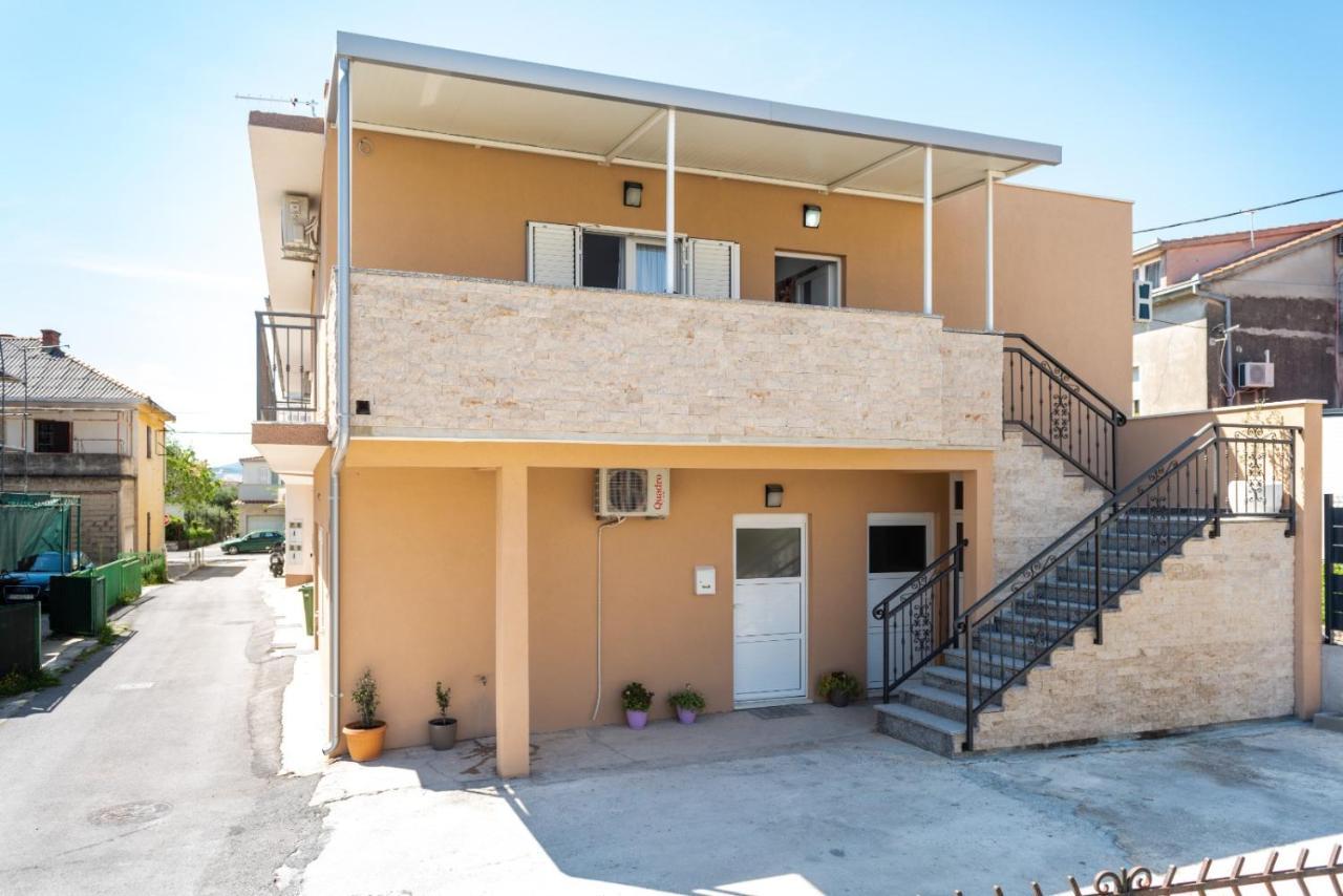 Apartment Vuletin Kaštela Exteriör bild