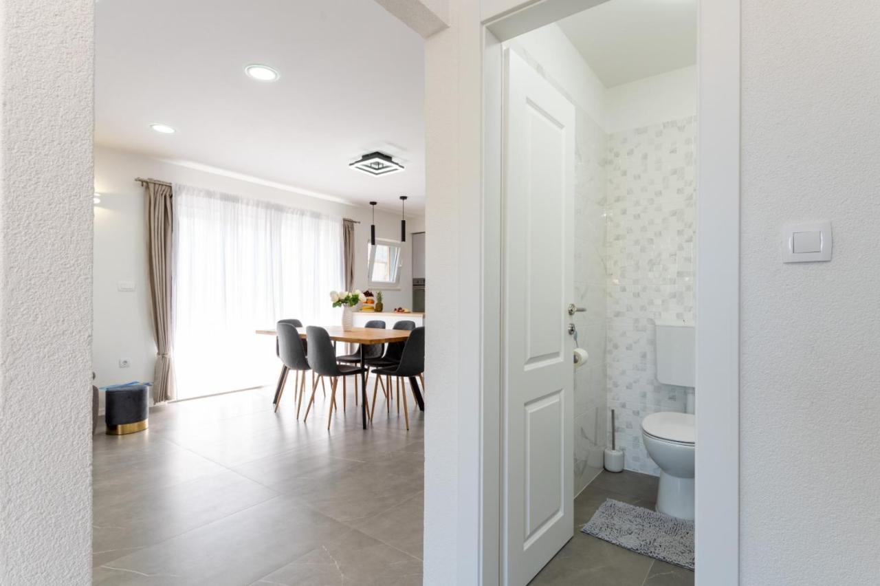 Apartment Vuletin Kaštela Exteriör bild