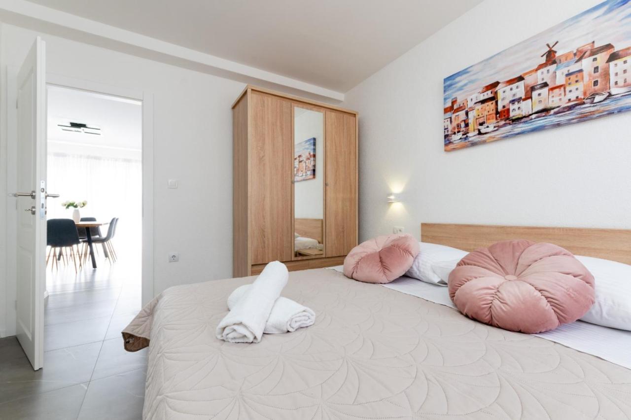 Apartment Vuletin Kaštela Exteriör bild