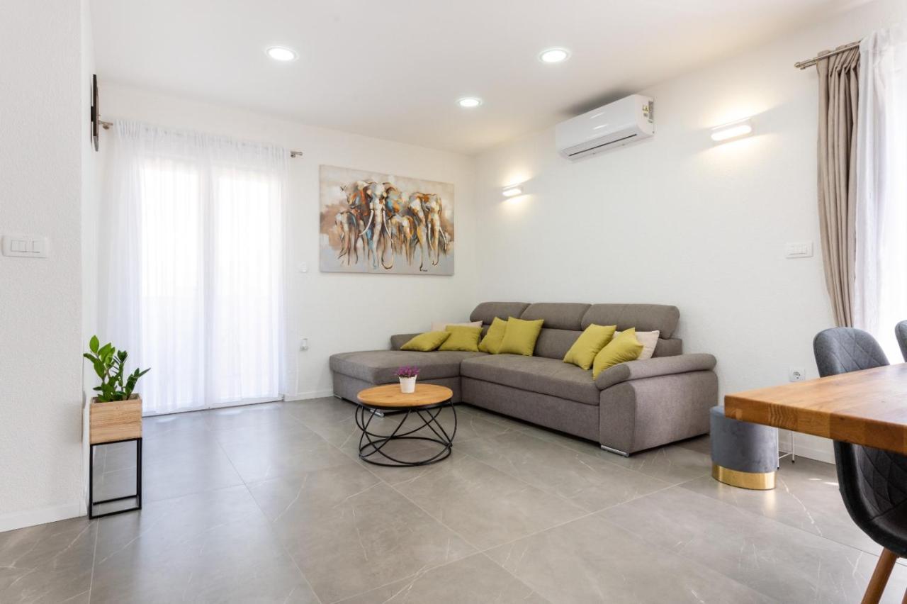 Apartment Vuletin Kaštela Exteriör bild
